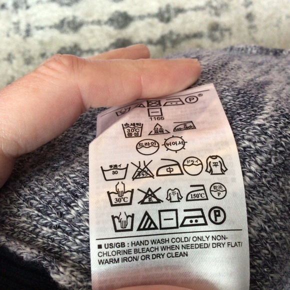 Ladies long sleeve crop zip sweater, blue Sz Medium. Gently worn - Picture 12 of 12